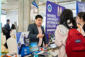 ผู้แทน กกต. เข้าร่วมงาน Thailand Education &amp; Jobs Fair 2025 ... พารามิเตอร์รูปภาพ 3